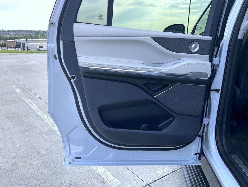 new 2026 Lincoln Navigator car, priced at $112,684