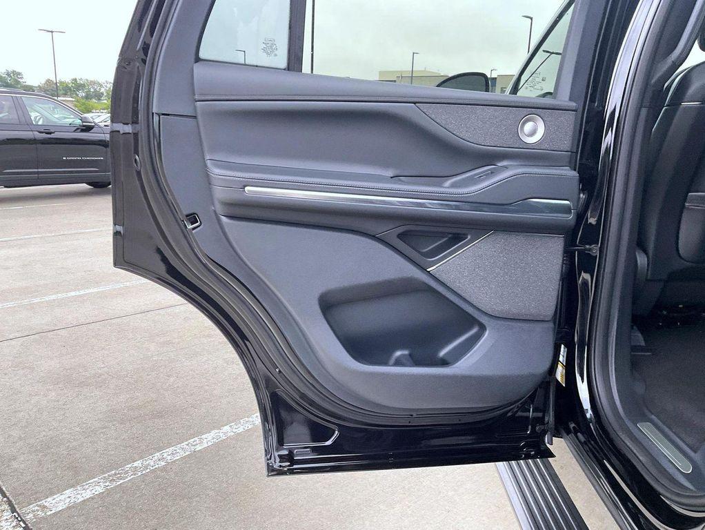 new 2026 Lincoln Navigator car, priced at $108,689