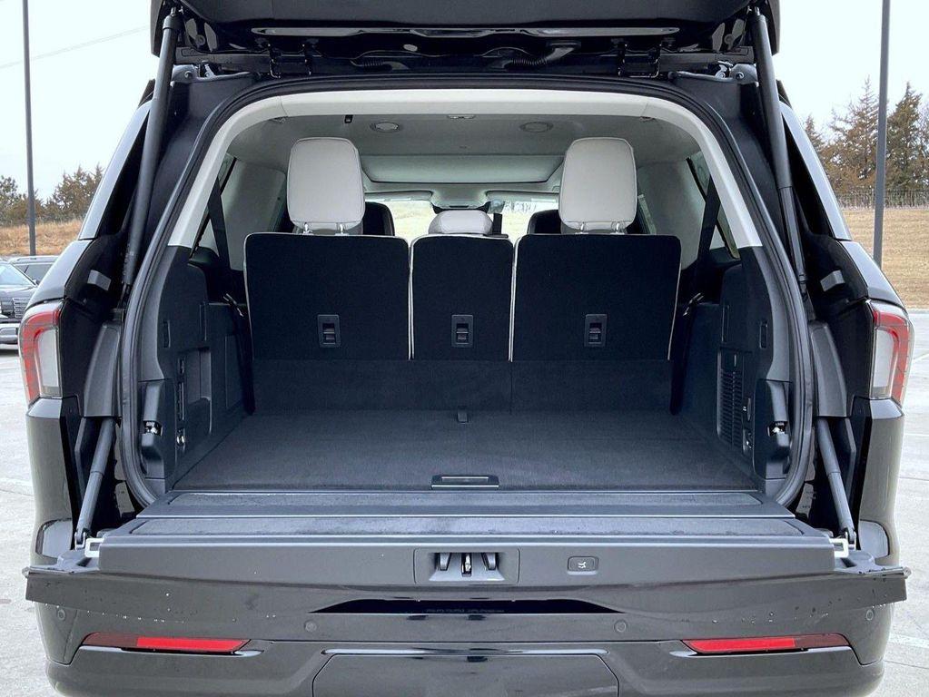 new 2026 Lincoln Navigator car, priced at $107,590