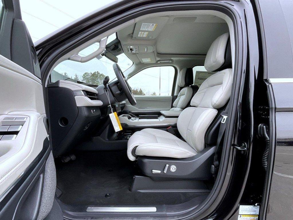 new 2026 Lincoln Navigator car, priced at $107,590