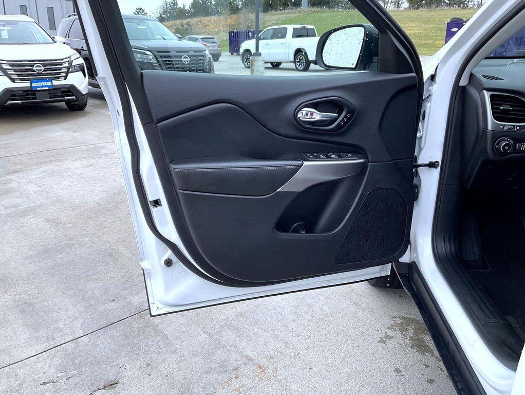 used 2022 Jeep Cherokee car, priced at $18,413