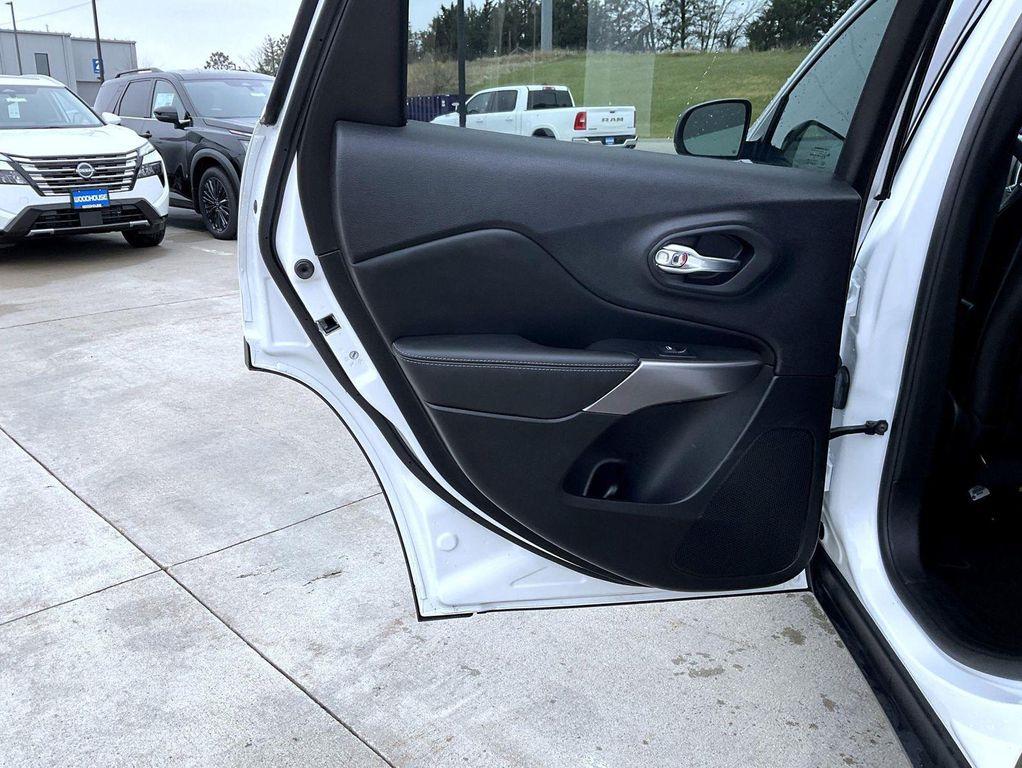 used 2022 Jeep Cherokee car, priced at $18,413