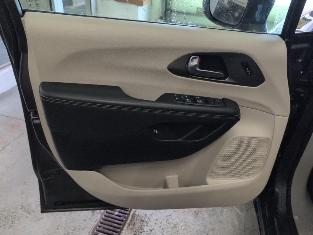 used 2022 Chrysler Pacifica Hybrid car, priced at $24,888