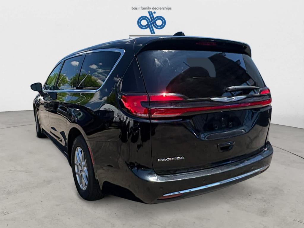 used 2025 Chrysler Pacifica car, priced at $33,175