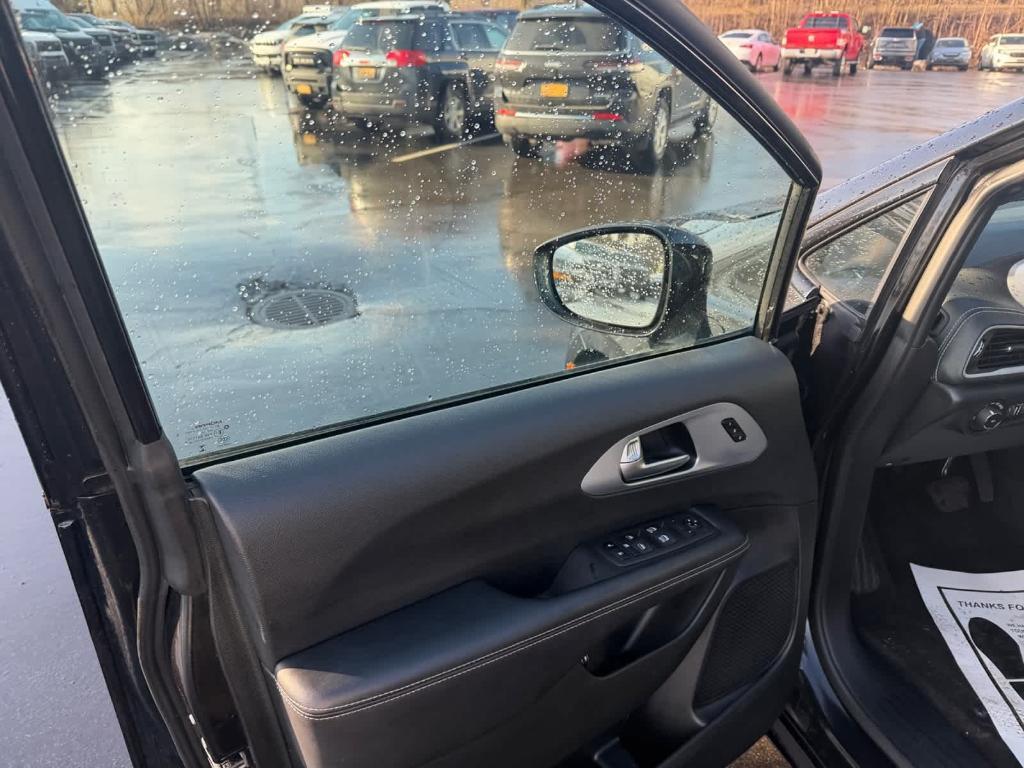 used 2022 Chrysler Pacifica Hybrid car, priced at $30,500