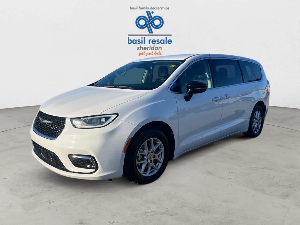 used 2024 Chrysler Pacifica car, priced at $28,944