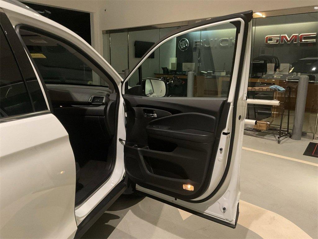 used 2022 Honda Pilot car, priced at $26,999