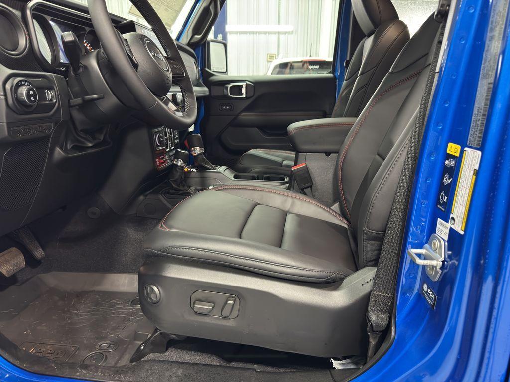 new 2025 Jeep Gladiator car, priced at $55,485