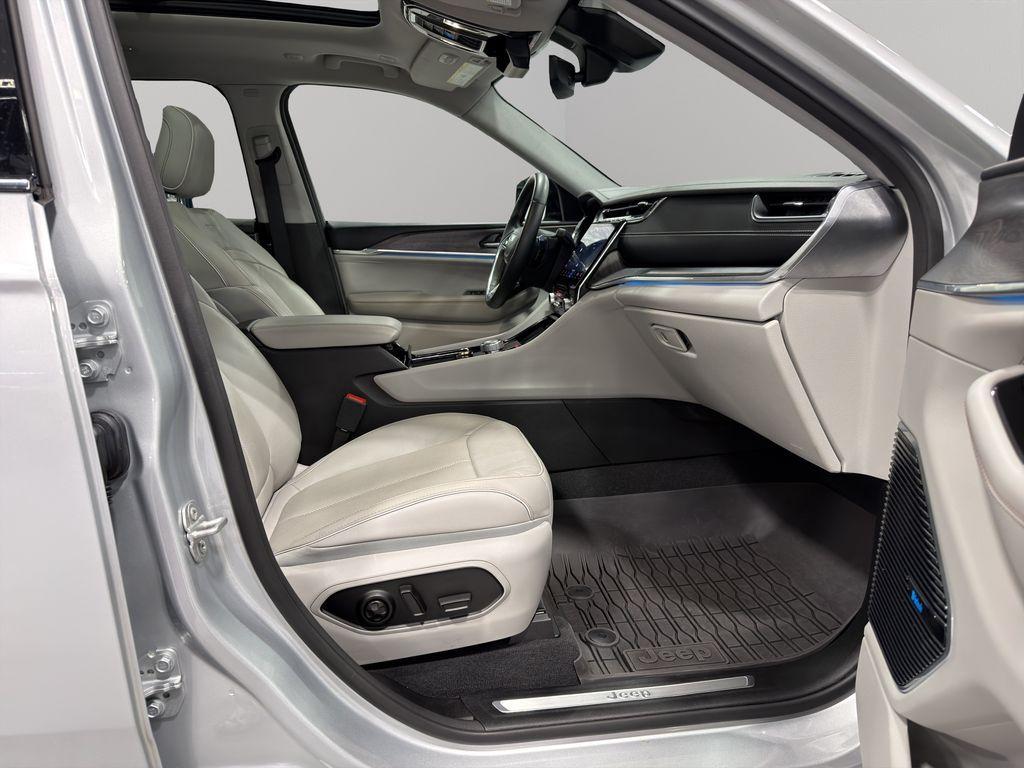 used 2022 Jeep Grand Cherokee L car, priced at $35,569