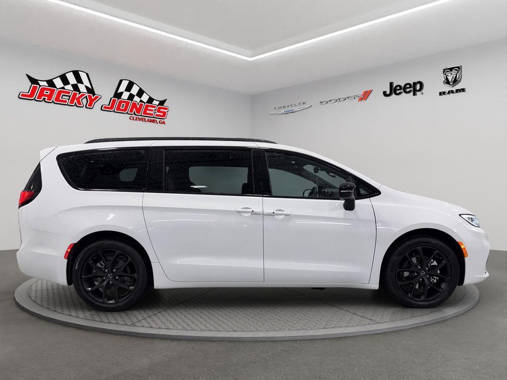 new 2026 Chrysler Pacifica car, priced at $42,989