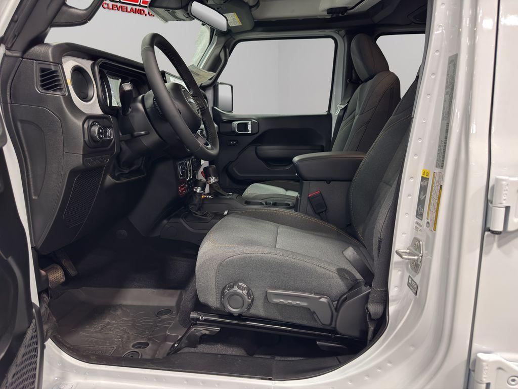 new 2025 Jeep Gladiator car, priced at $45,905