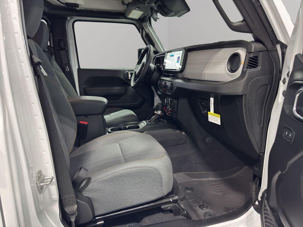 new 2025 Jeep Gladiator car, priced at $45,905