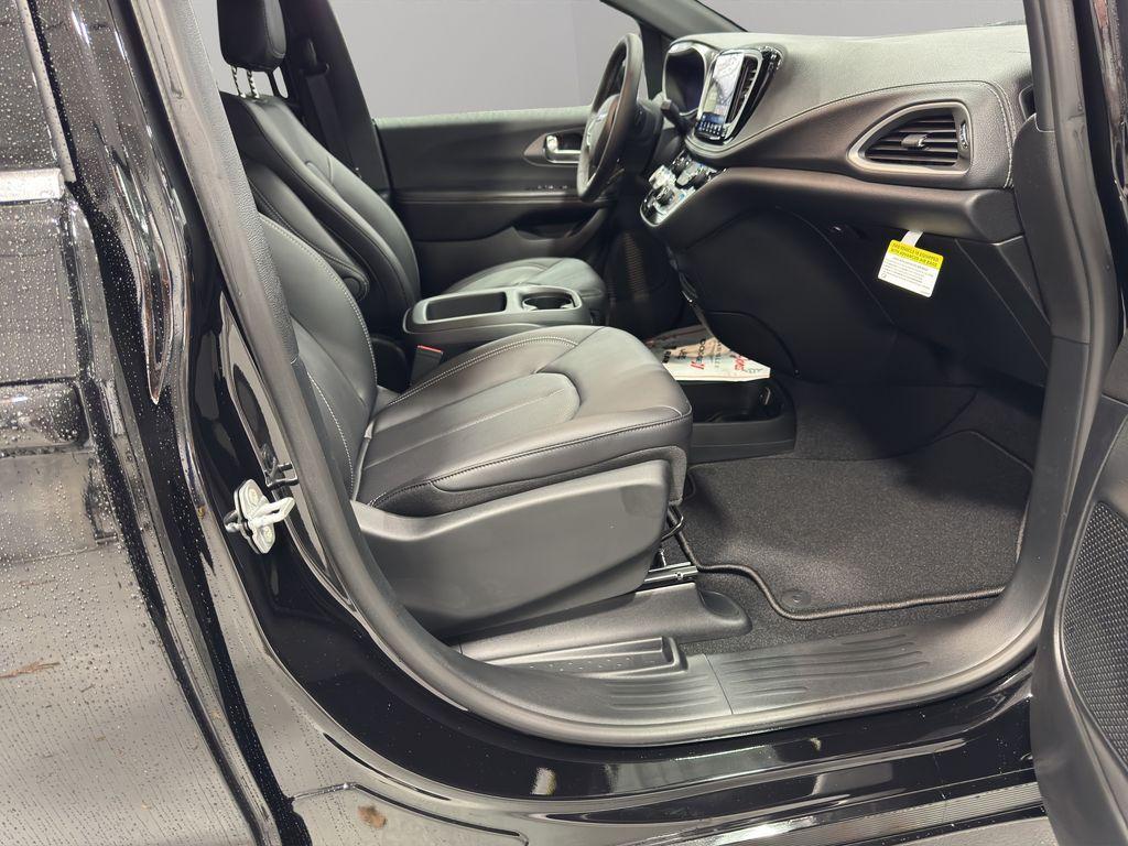 new 2026 Chrysler Pacifica car, priced at $41,946