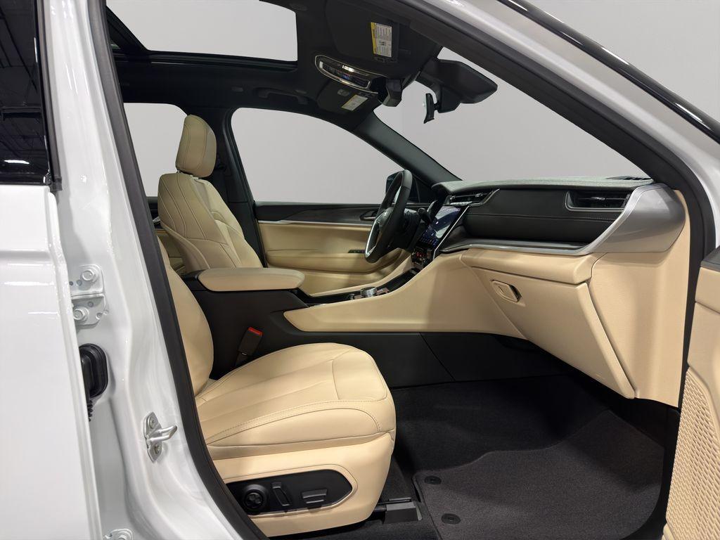 new 2025 Jeep Grand Cherokee car, priced at $46,113