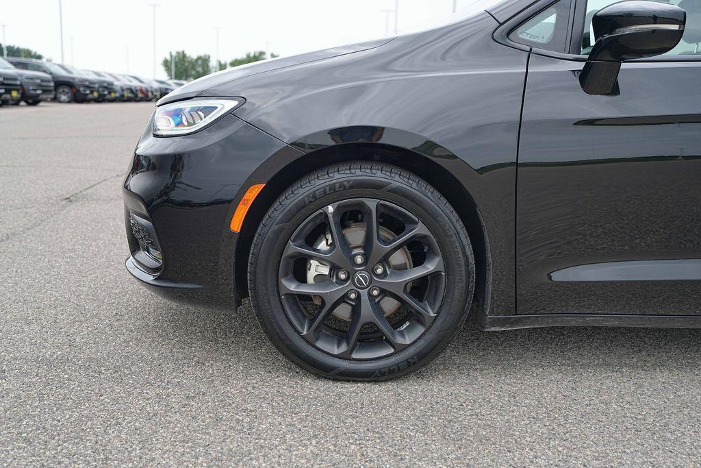 used 2025 Chrysler Pacifica car, priced at $32,350