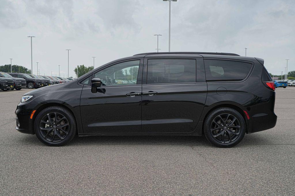 used 2025 Chrysler Pacifica car, priced at $32,350