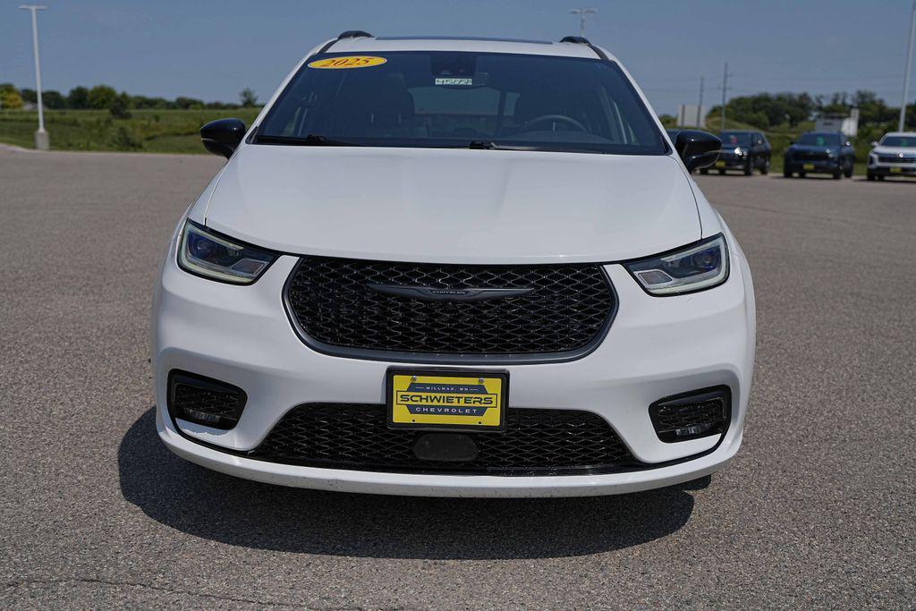used 2025 Chrysler Pacifica car, priced at $32,350
