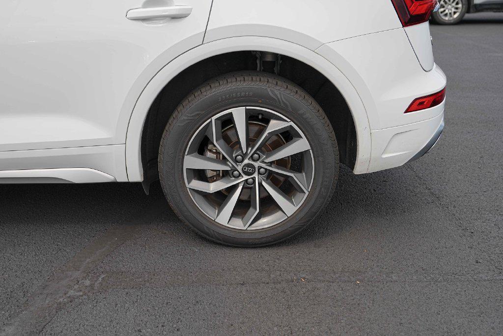 Audi Q5 view 14