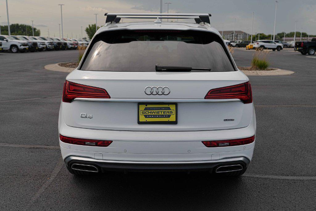 Audi Q5 view 8