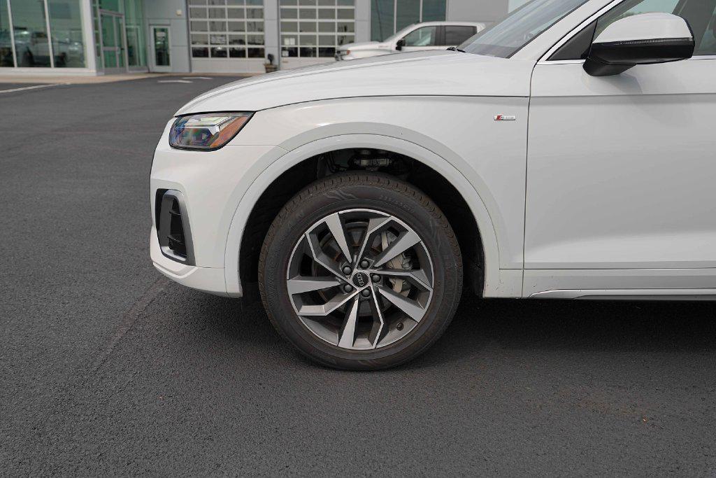 Audi Q5 view 12