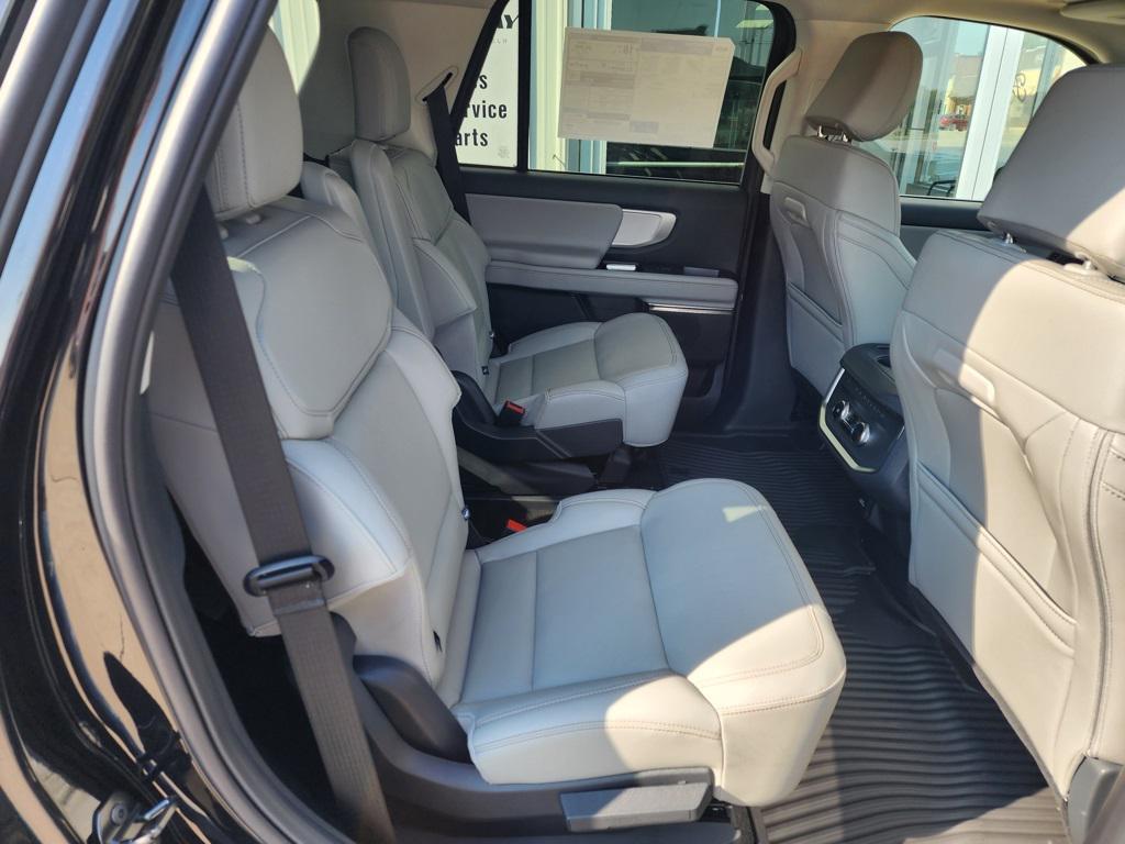 new 2025 Ford Expedition car, priced at $68,953