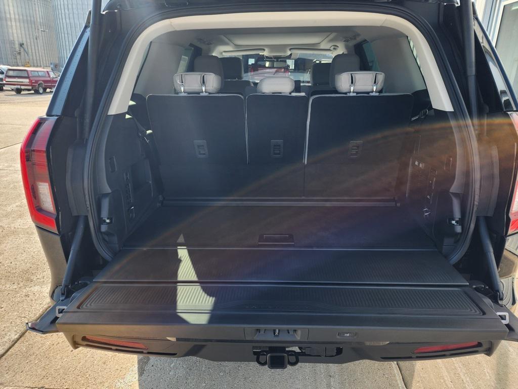 new 2025 Ford Expedition car, priced at $68,953