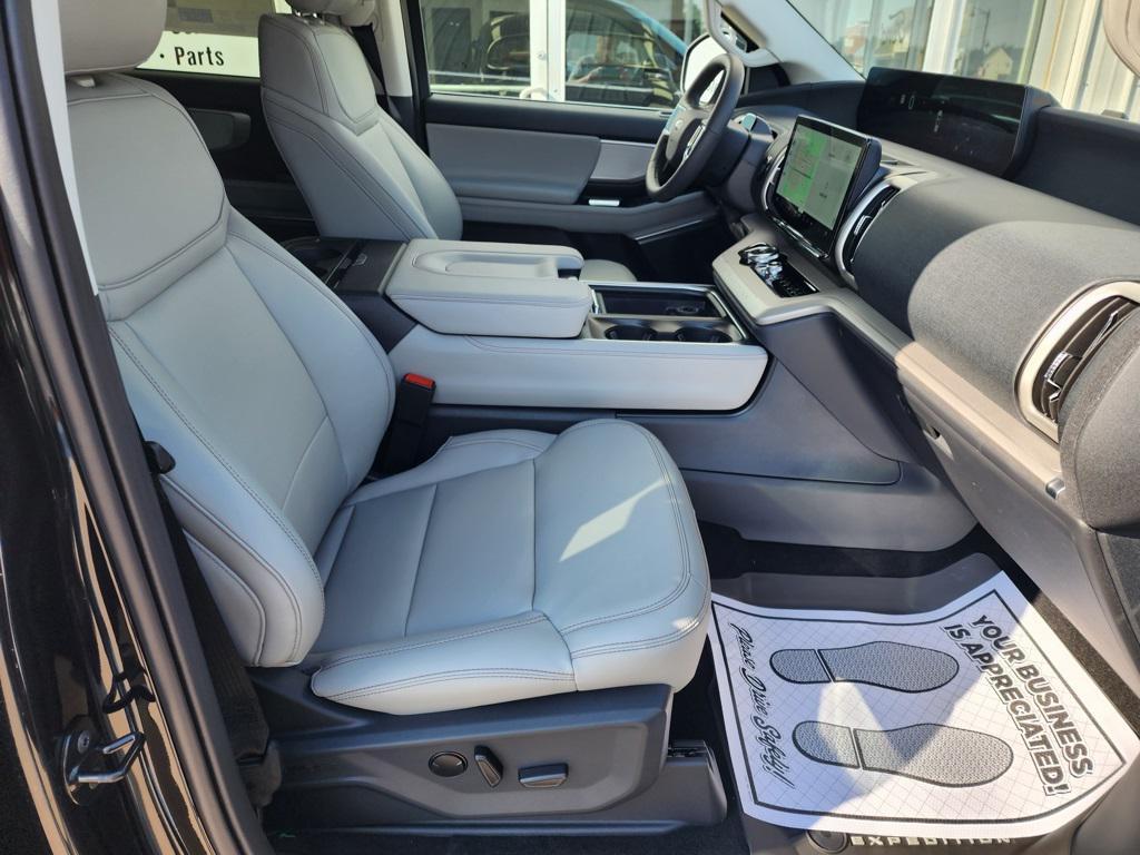 new 2025 Ford Expedition car, priced at $68,953