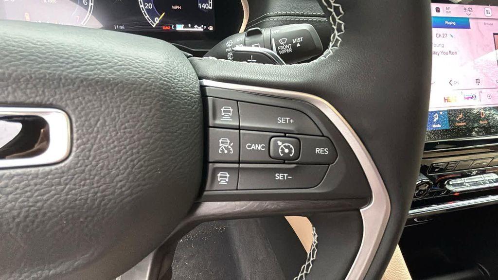 new 2025 Jeep Grand Cherokee car, priced at $50,184