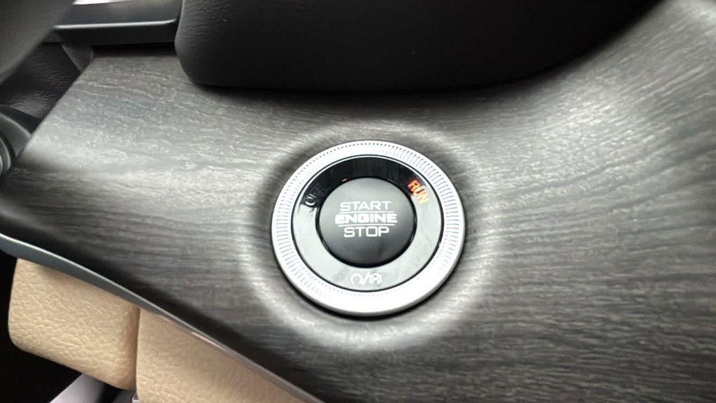 new 2025 Jeep Grand Cherokee car, priced at $50,184