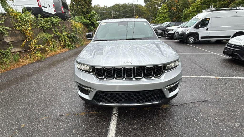new 2025 Jeep Grand Cherokee car, priced at $50,184