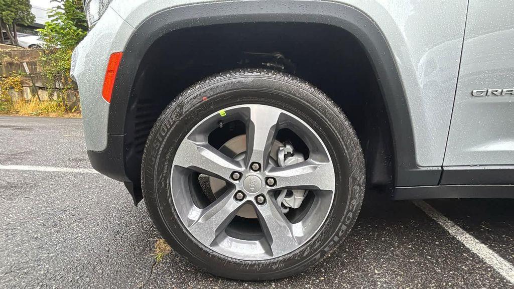 new 2025 Jeep Grand Cherokee car, priced at $50,184