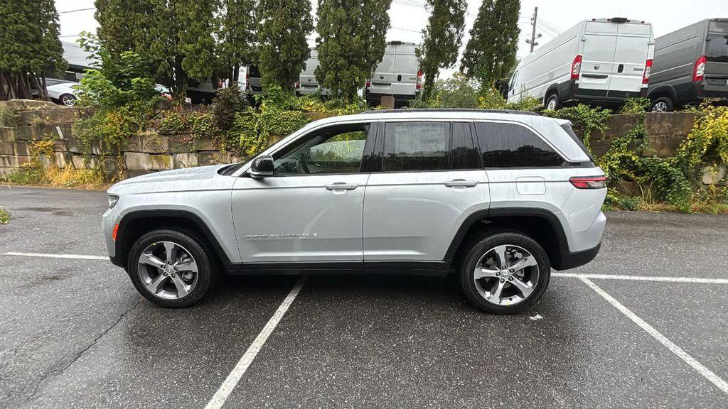 new 2025 Jeep Grand Cherokee car, priced at $50,184