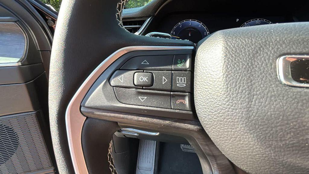 new 2025 Jeep Grand Cherokee car, priced at $50,184