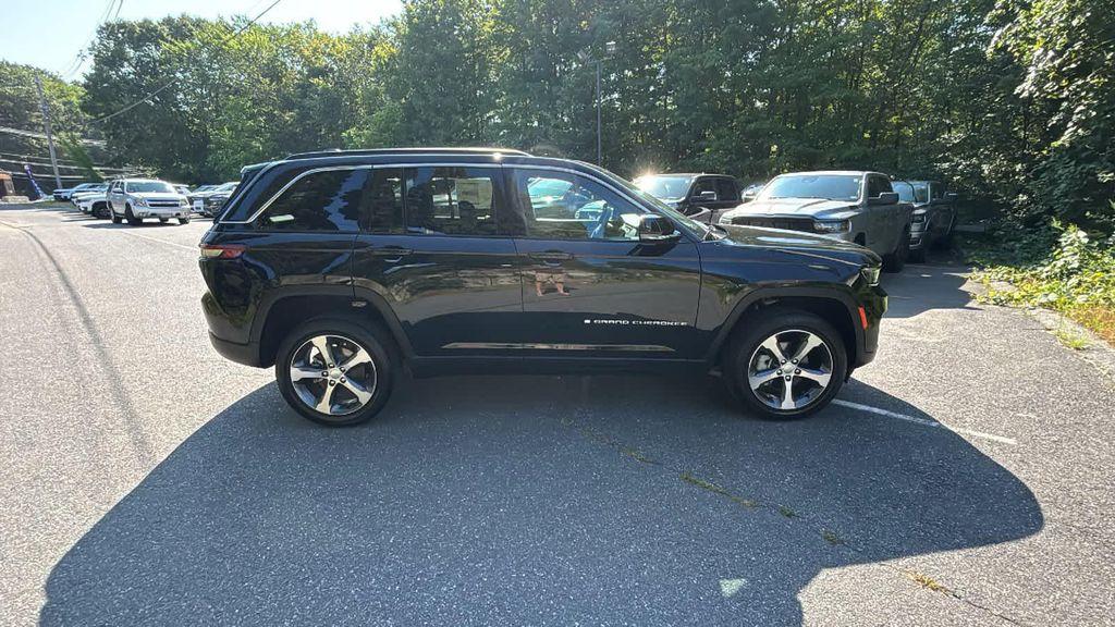 new 2025 Jeep Grand Cherokee car, priced at $50,184