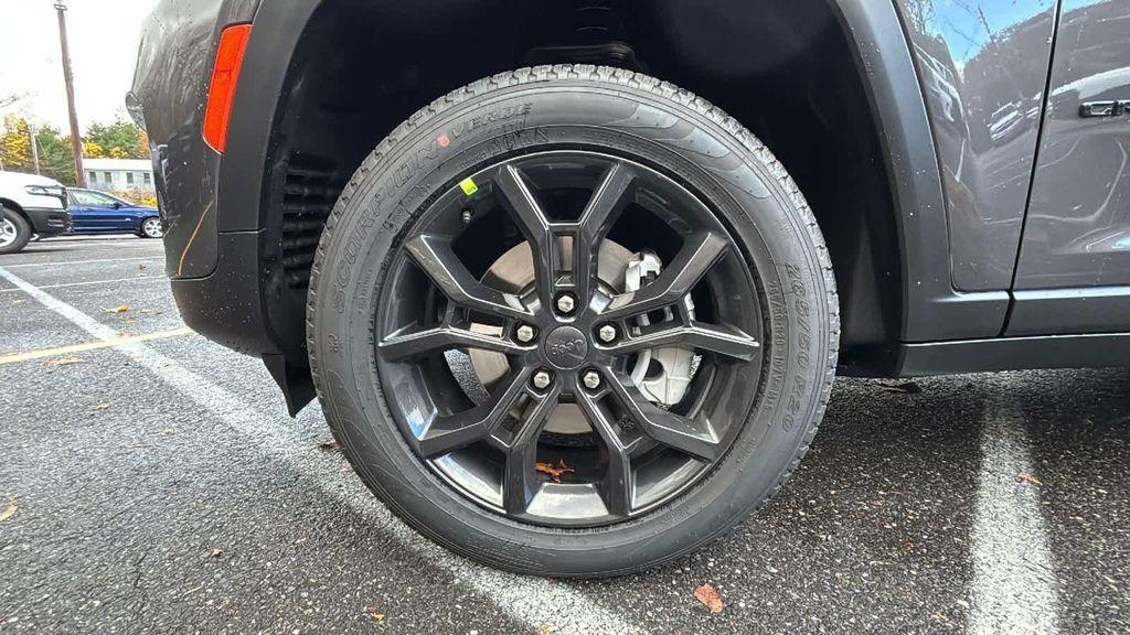 new 2025 Jeep Grand Cherokee car, priced at $51,284