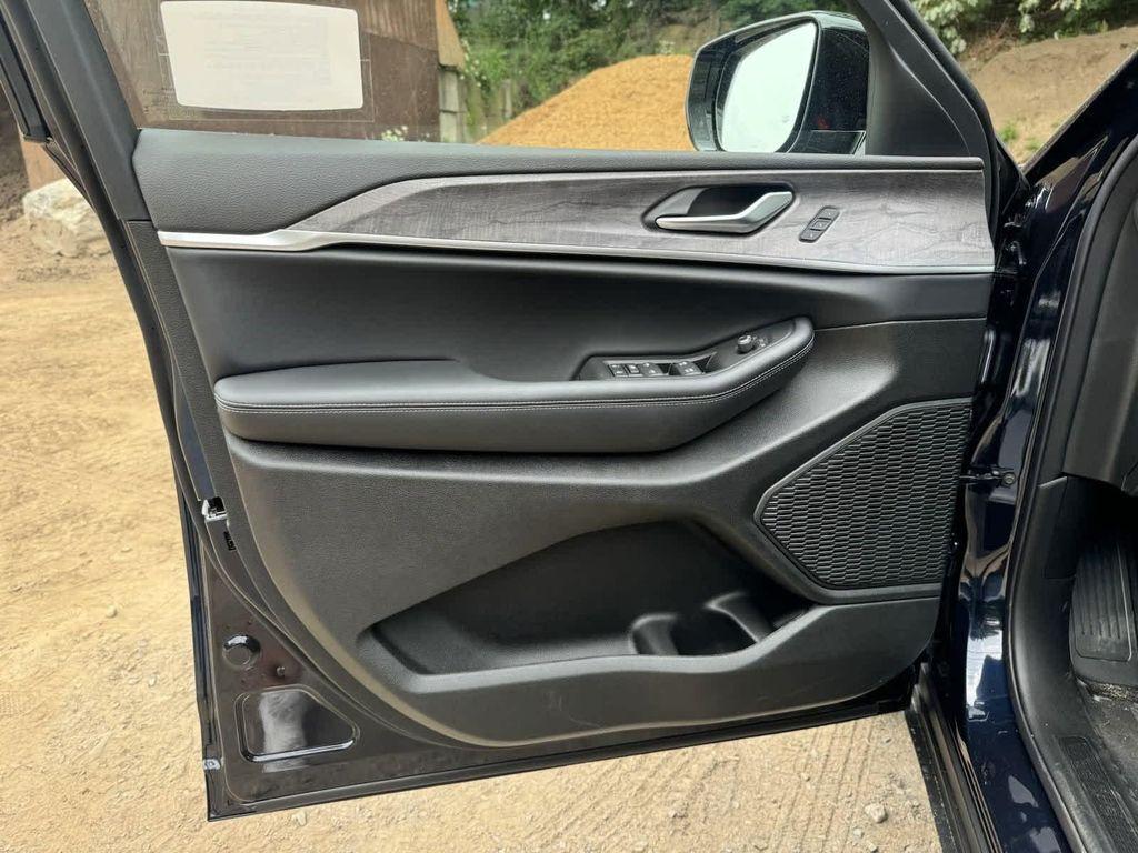 new 2024 Jeep Grand Cherokee car, priced at $52,810