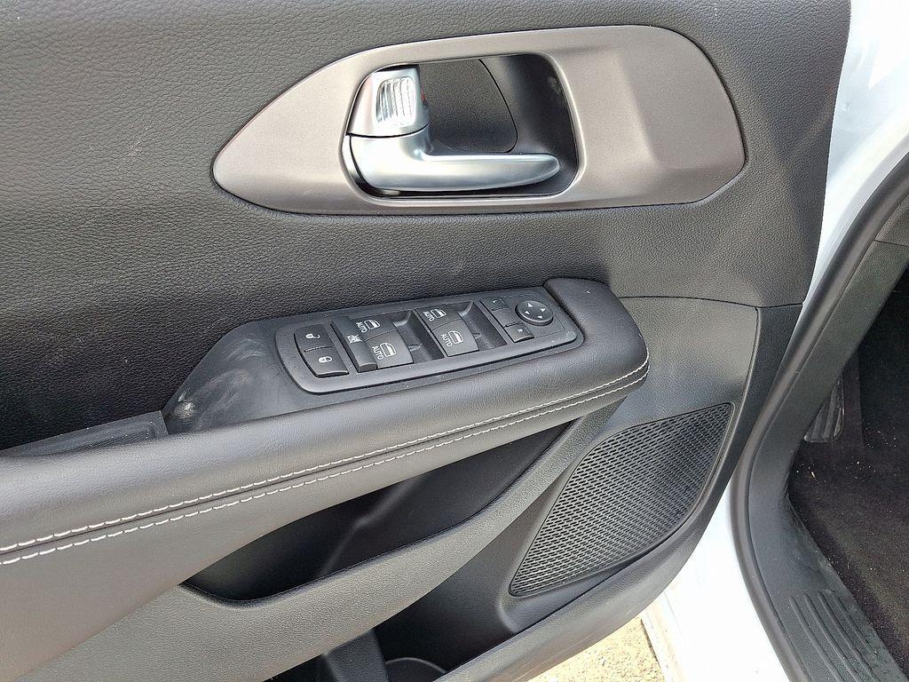 new 2026 Chrysler Voyager car