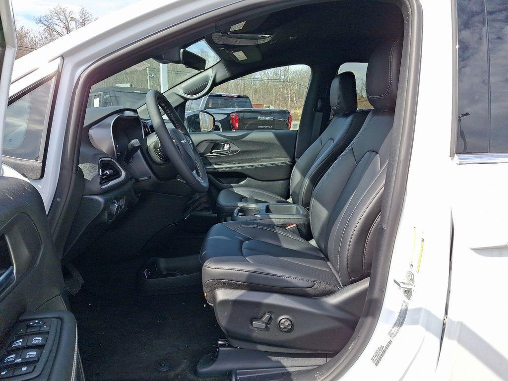 new 2026 Chrysler Voyager car