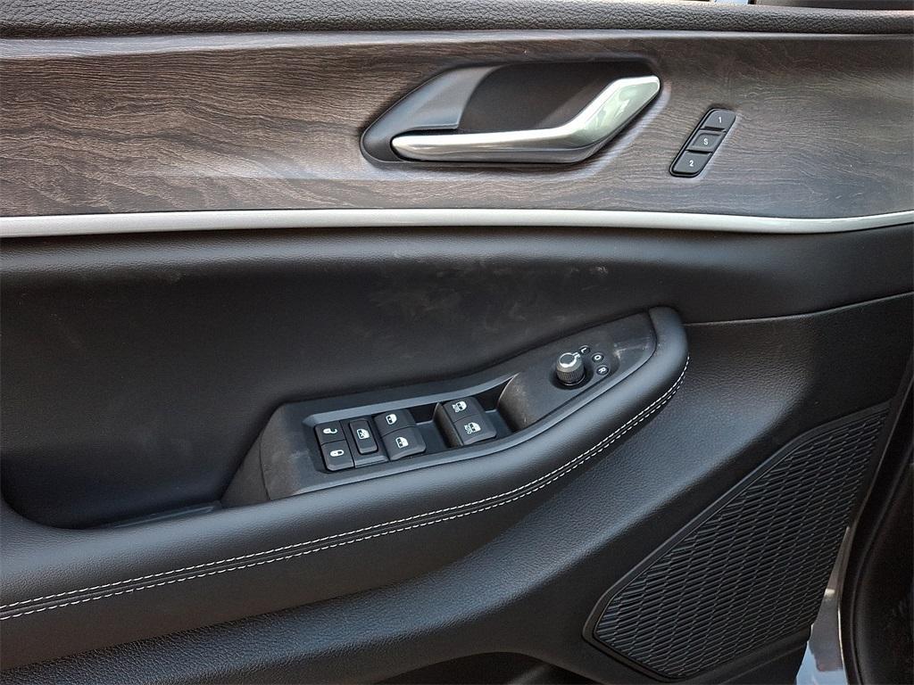 new 2025 Jeep Grand Cherokee car, priced at $51,821