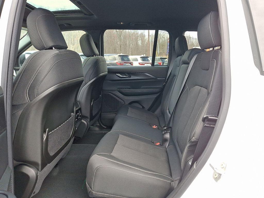 new 2026 Jeep Grand Cherokee car, priced at $38,539