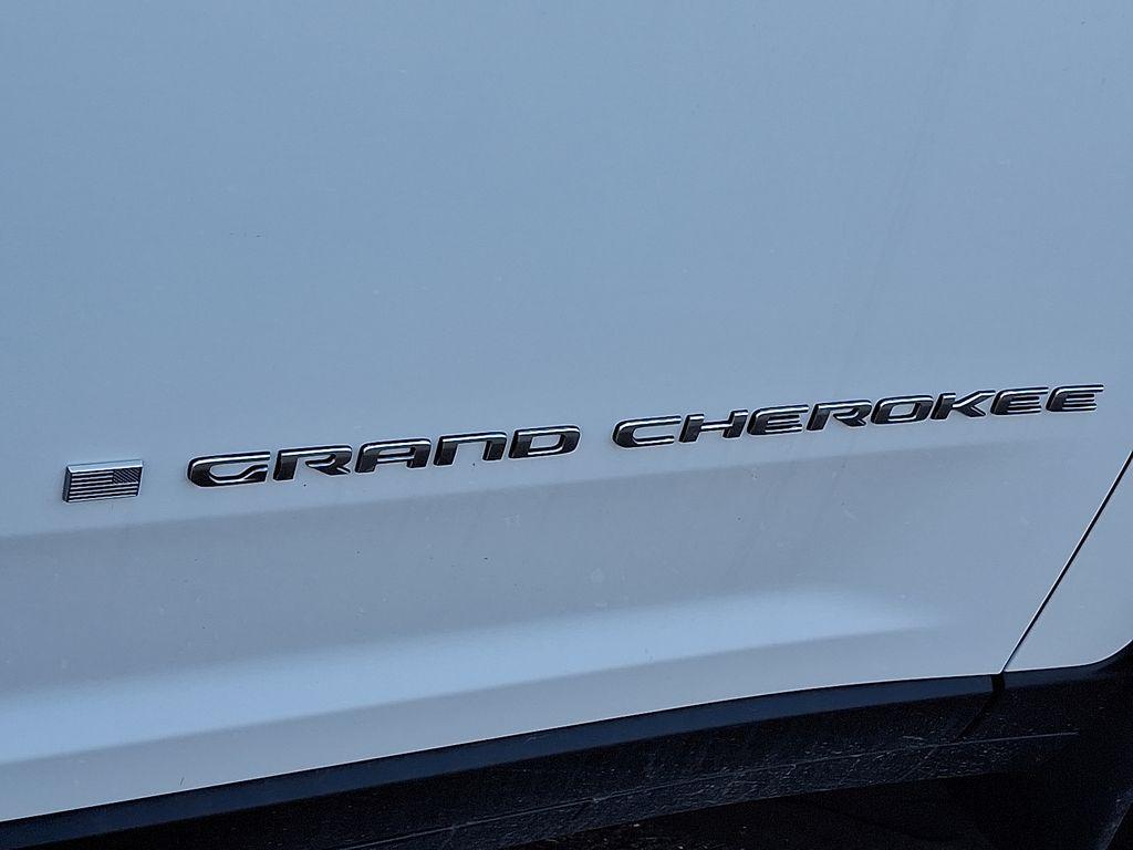 new 2026 Jeep Grand Cherokee car, priced at $38,539