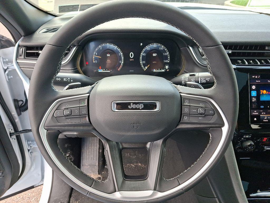 new 2026 Jeep Grand Cherokee car, priced at $38,539