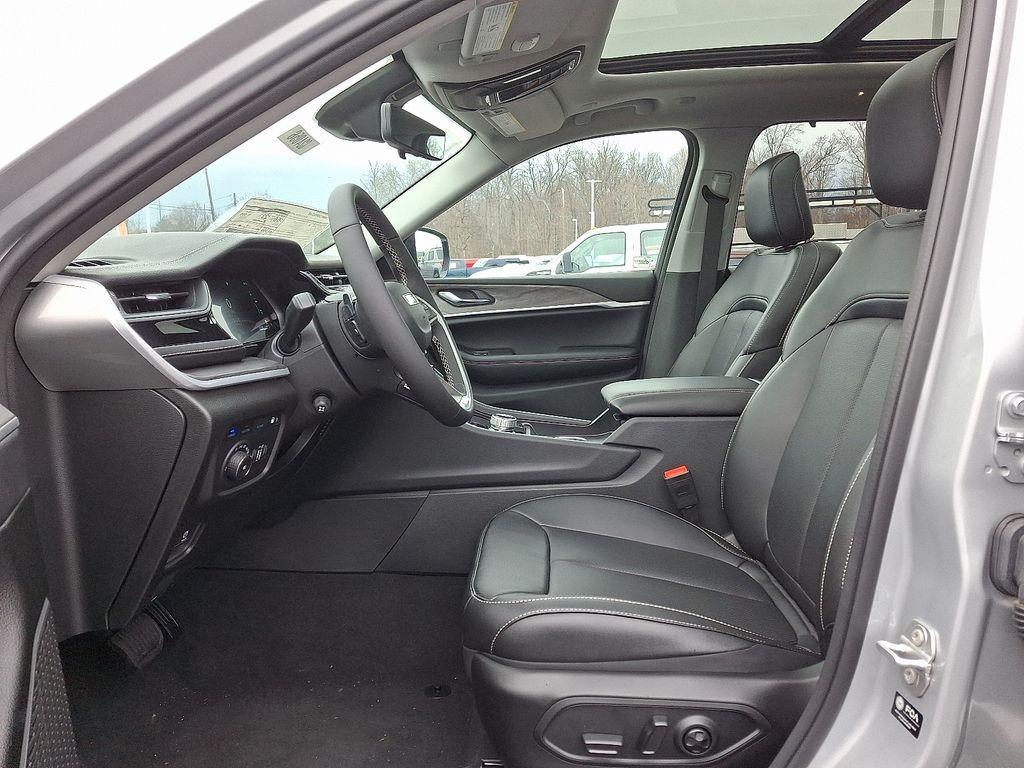 new 2024 Jeep Grand Cherokee 4xe car, priced at $40,235