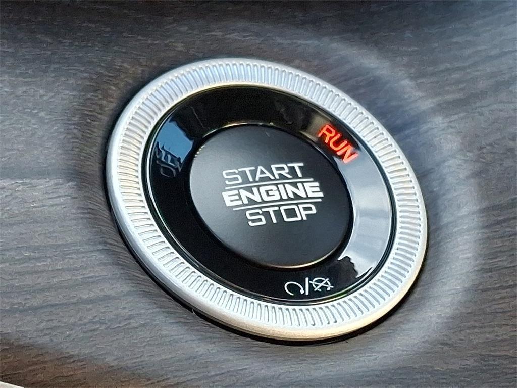 new 2025 Jeep Grand Cherokee car, priced at $49,689