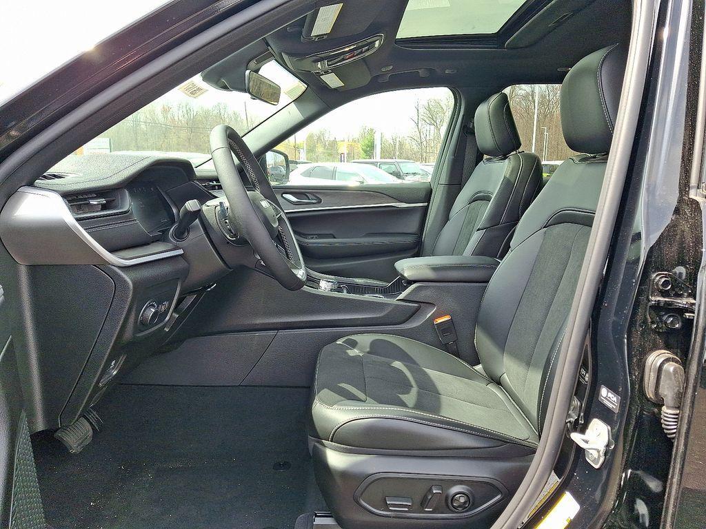 new 2026 Jeep Grand Cherokee car, priced at $45,193