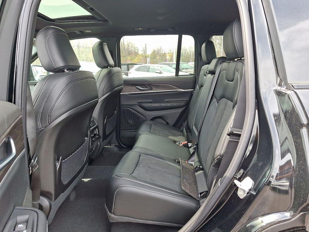 new 2026 Jeep Grand Cherokee car, priced at $45,193