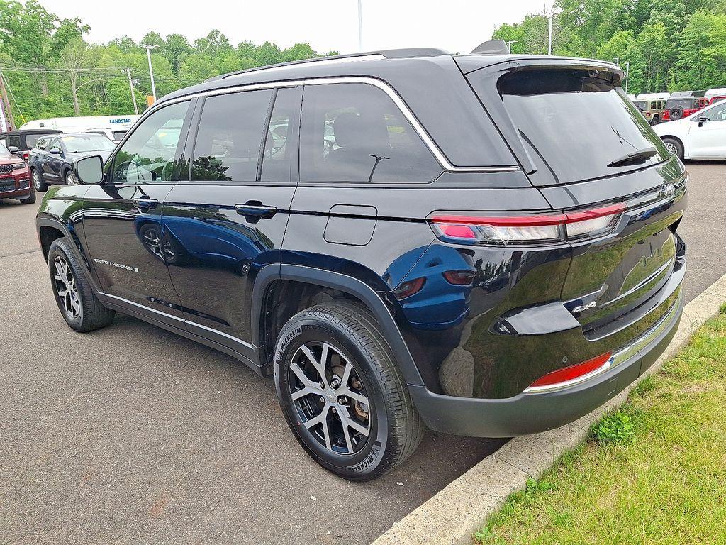 used 2023 Jeep Grand Cherokee car, priced at $30,884