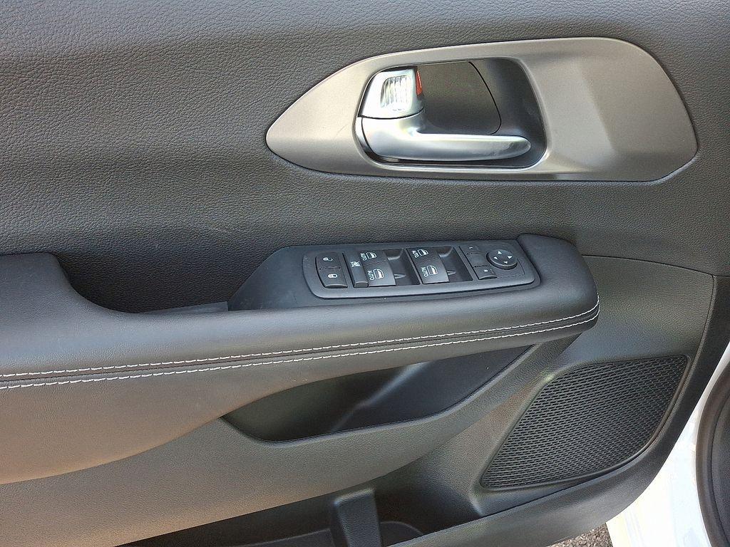 new 2026 Chrysler Voyager car