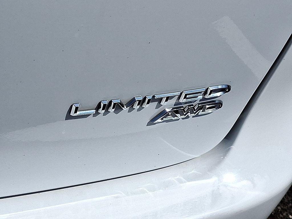 used 2023 Chrysler Pacifica car, priced at $33,489