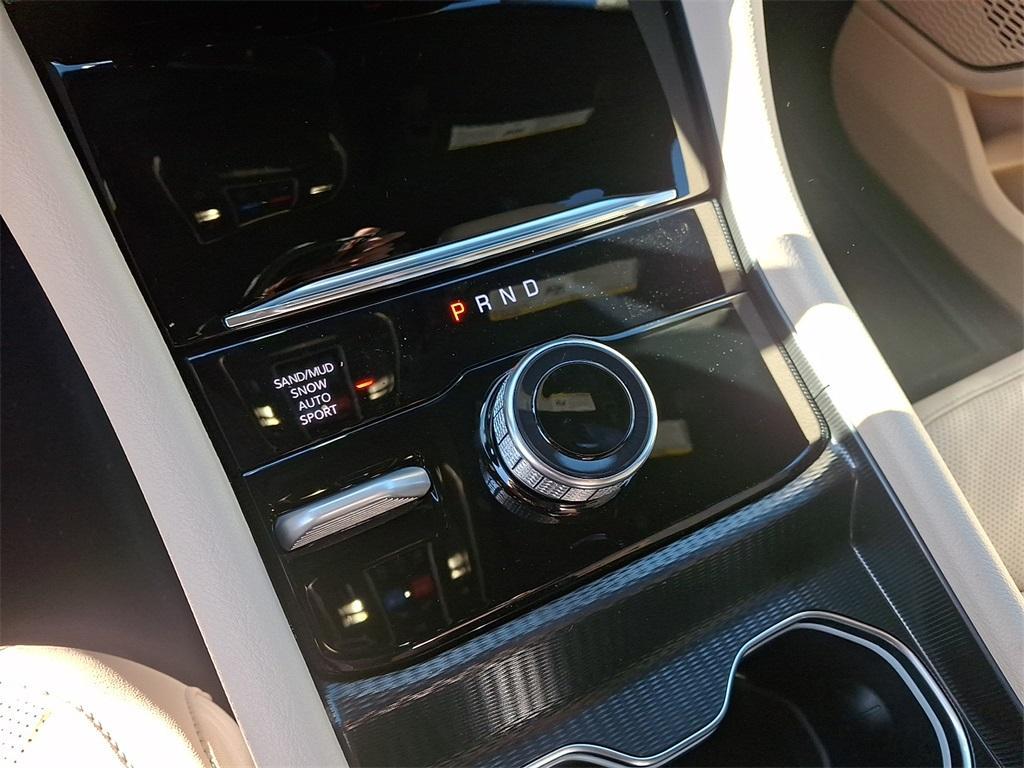 new 2025 Jeep Grand Cherokee car, priced at $55,015